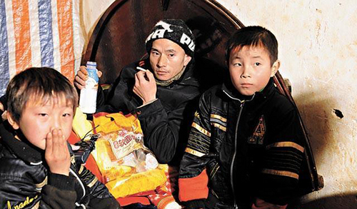 犀利哥与两个儿子