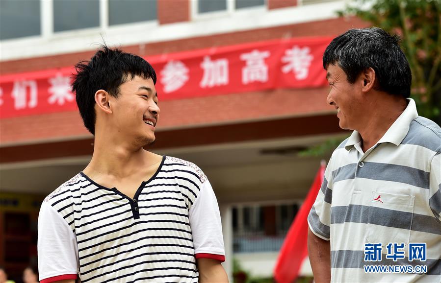 （走基层 听民声）（3）脑瘫考生胡太昭迎来“一个人的考场”