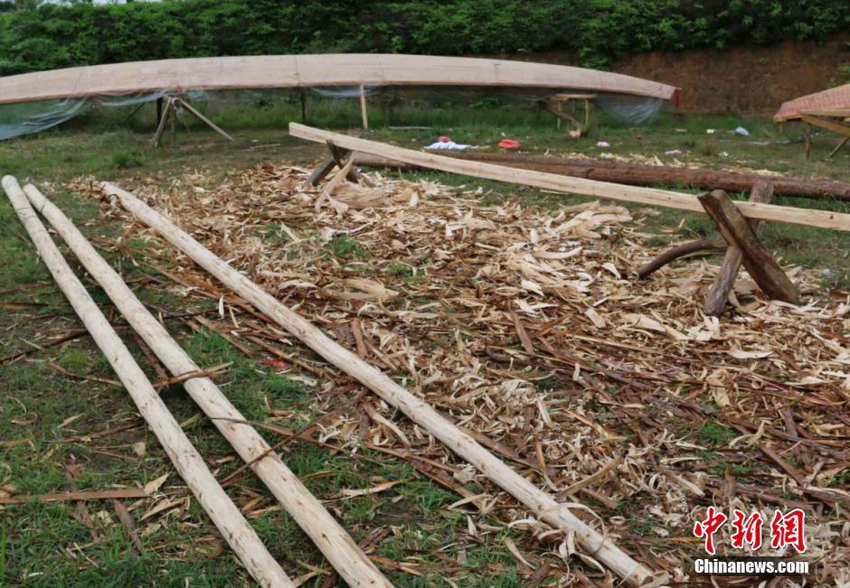 探访民间龙舟工匠 做出的龙舟两万元一艘