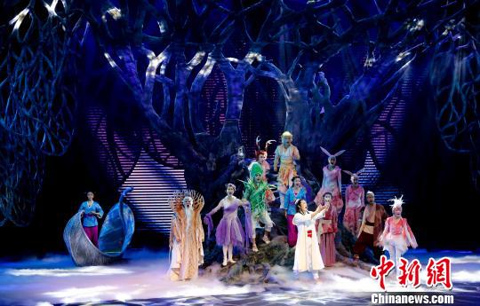 新版《马兰花》酷炫的舞美 杜洋 摄
