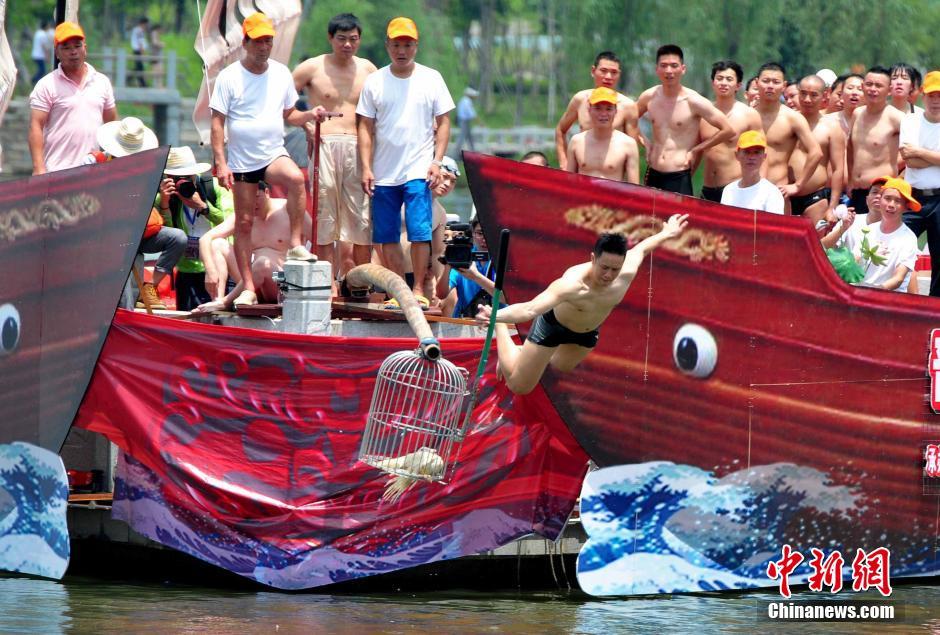 闽南端午风俗“水上捉鸭”妙趣横生