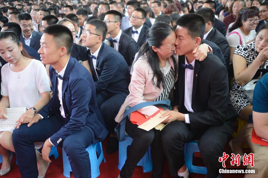 呼和浩特一中学举办集体汉服成人礼