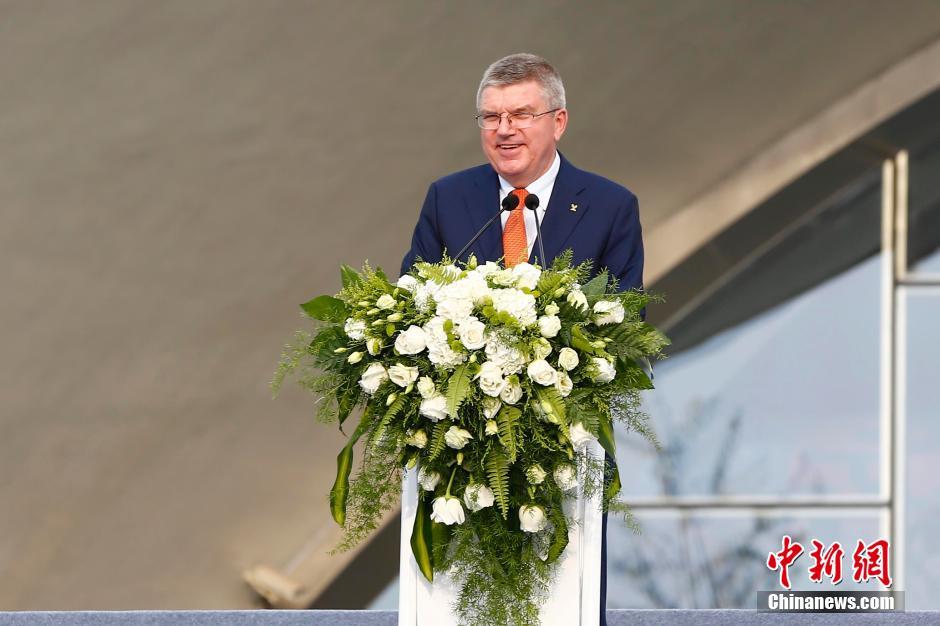 北京奥林匹克塔落成 永久性悬挂奥运五环标志