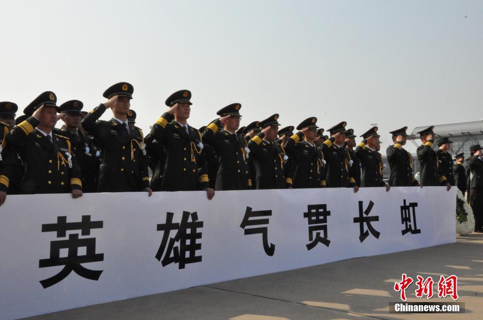 中国维和烈士申亮亮骨灰抵达郑州