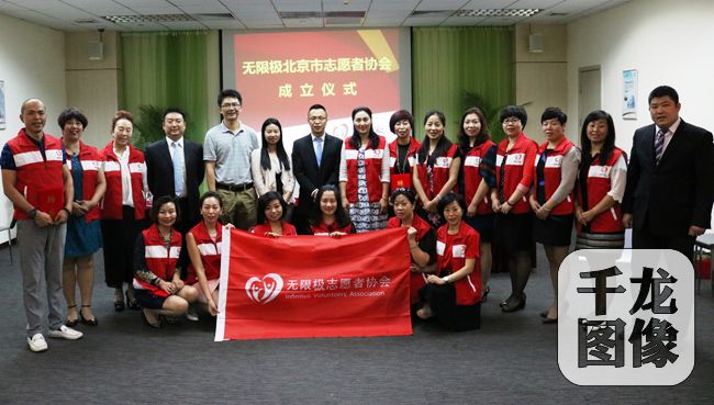 志愿者代表合影留念。
