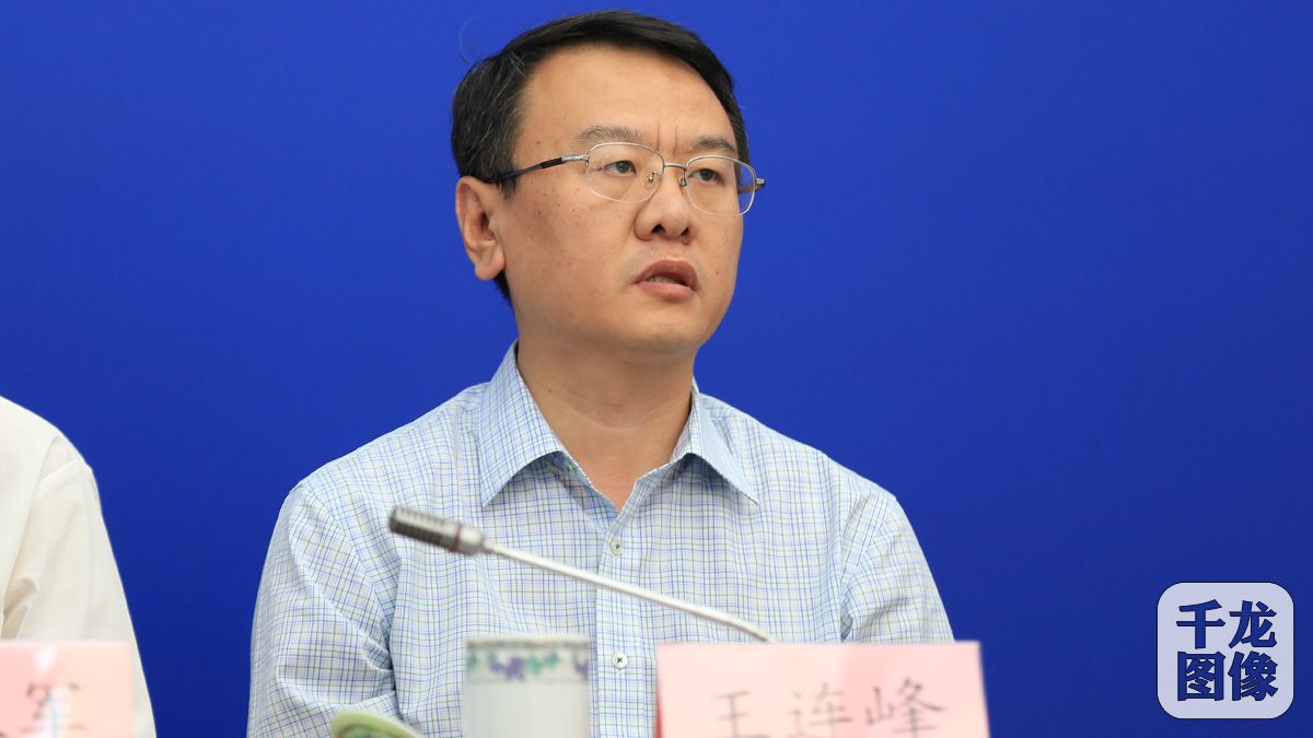 市城管执法局副局长王连峰