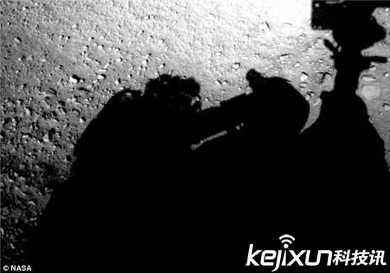 NASA发火星最新照片 神秘阴影让人震惊
