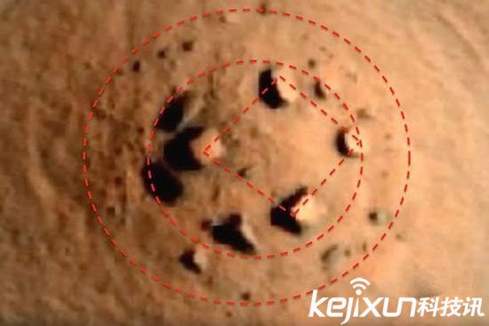 NASA发火星最新照片 神秘阴影让人震惊
