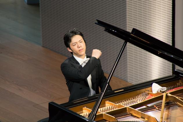 李云迪在巴黎演奏 传递中国文化多次返场-千龙