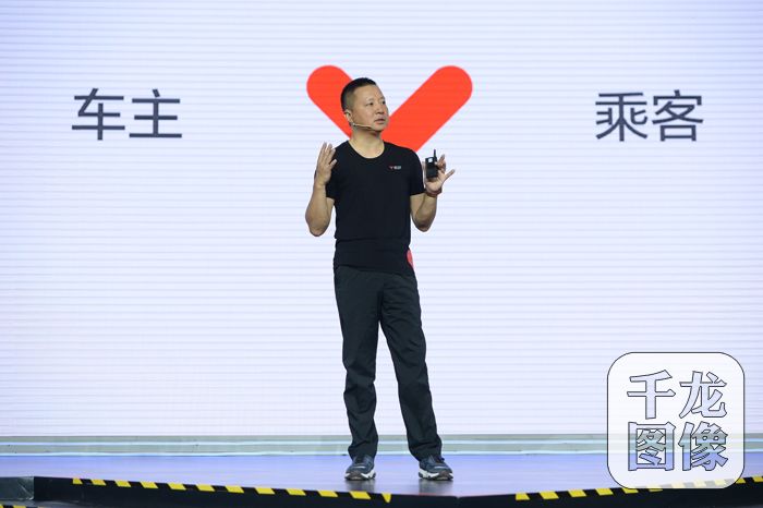 易到用车创始人、CEO周航介绍易到的相关情况。
