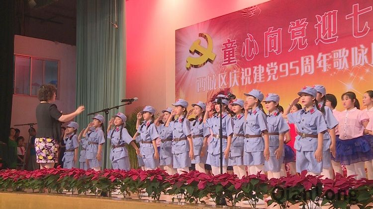 来自全区各中小学的学生们通过民乐合奏、校园大合唱、特色舞蹈表演等12个精彩纷呈的节目