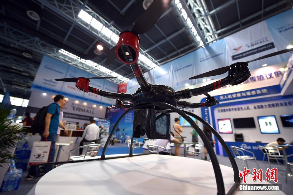 首架视觉避障无人机亮相“尖兵之翼”无人机大会