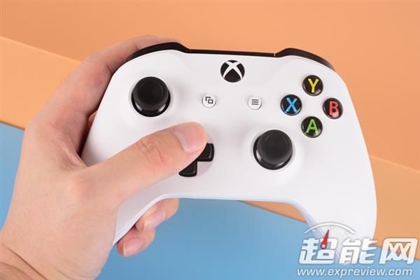 Xbox One S手柄首发图赏：手感大不同