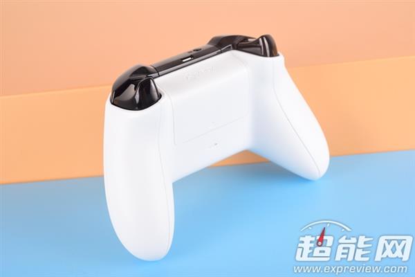 Xbox One S手柄首发图赏：手感大不同