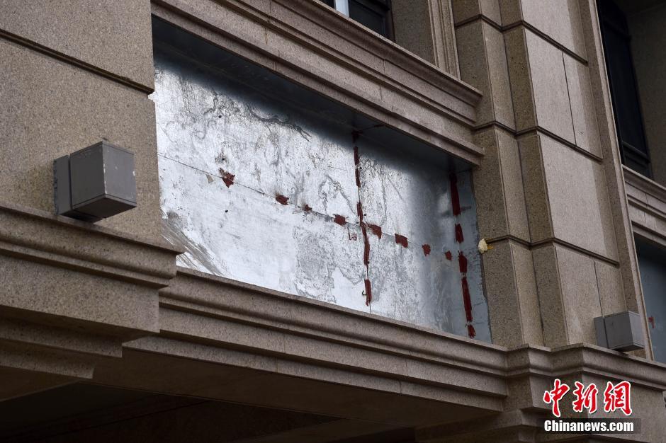 北京街头现“山寨一条街” 山寨广告牌被拆除