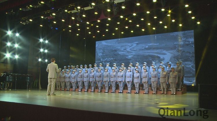 新街口街道工委以丰富生动的文艺形式，总结汇报街道十二五期间区域党建工作。
