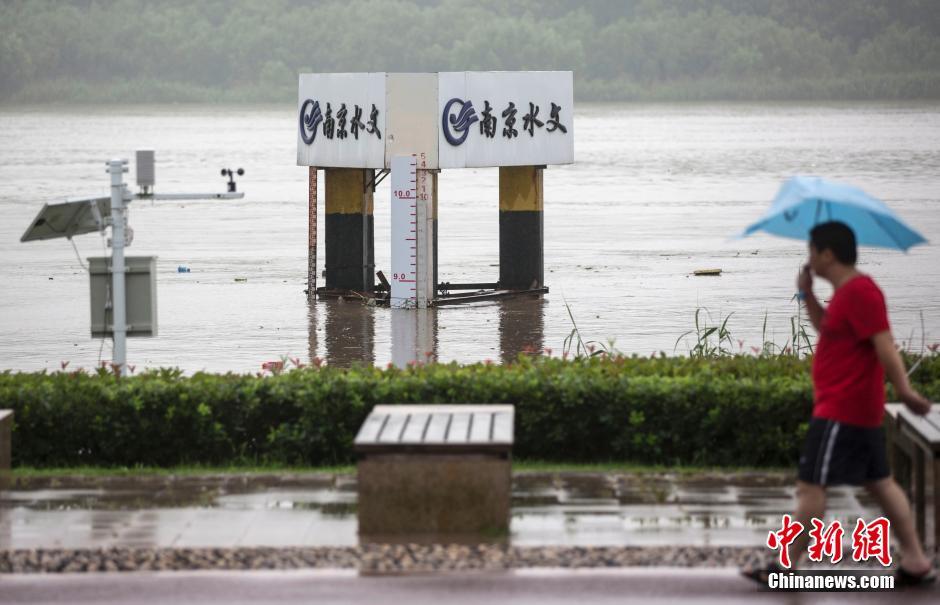 南京持续降雨 长江水位超警戒