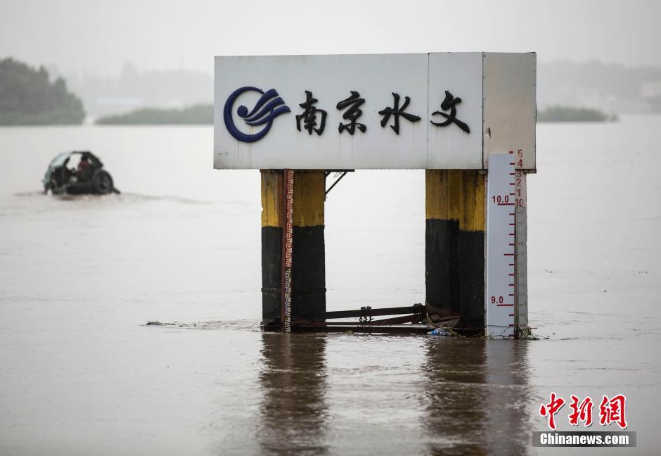 南京持续降雨 长江水位超警戒