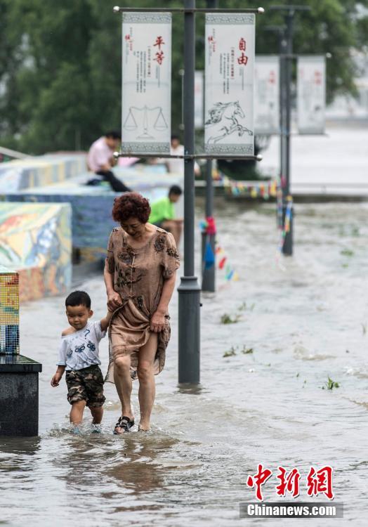 南京持续降雨 长江水位超警戒