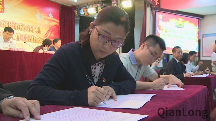 驻地单位与街道办事处、社区居委会签订结对协议书。 