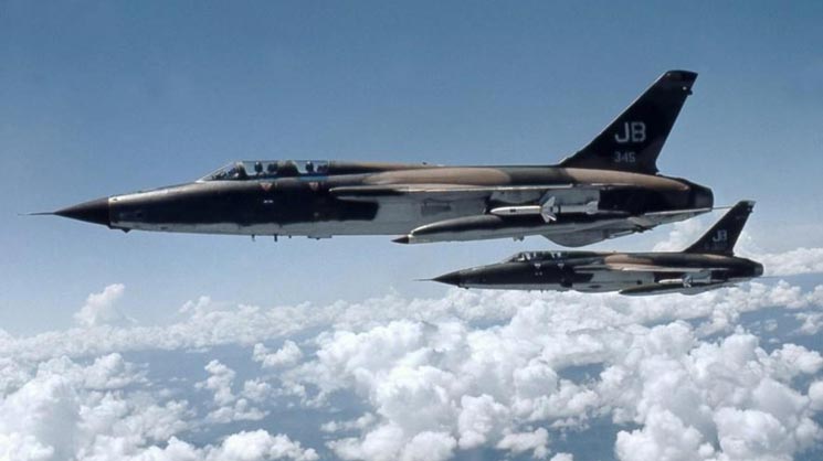 美刊称F-35就像越战时的F-105速度难敌中俄战