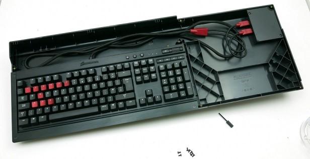 Corsair Lapdog键盘让你在沙发上爽玩PC游戏