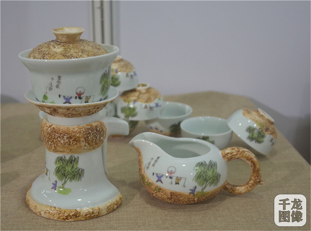 9茶米油盐酱醋茶，在传统的中国文化里，家庭生活就是琐碎小事串联起来的喜怒哀乐，细节让生活的色彩丰富起来。(摄影 李继业）