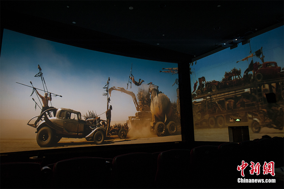 走进三屏影厅 裸眼体验270度全景观影