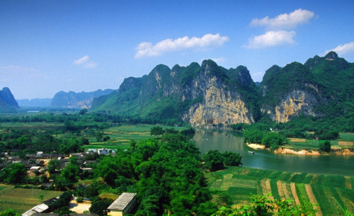 7月15日，中国广西左江花山岩画艺术文化景观在第40届世界遗产大会上获准列入世界遗产名录。这是中国广西左江花山岩画艺术文化景观的资料照片。新华社发（联合国教科文组织官网提供）