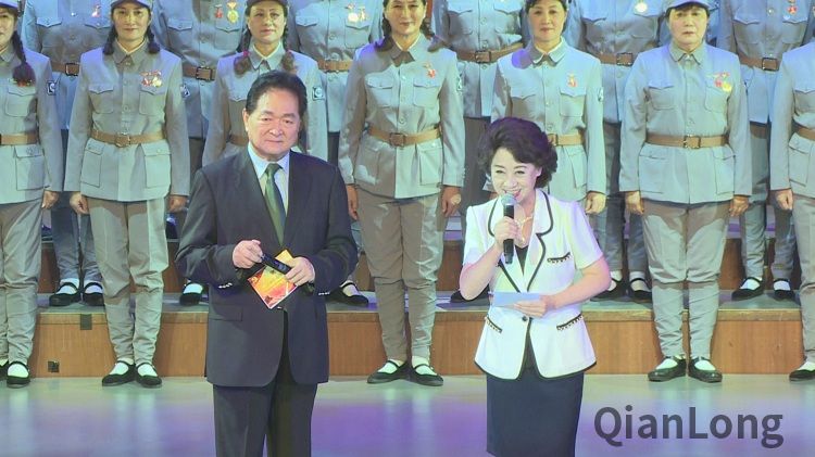 本场演出由瞿弦和及张悦主持