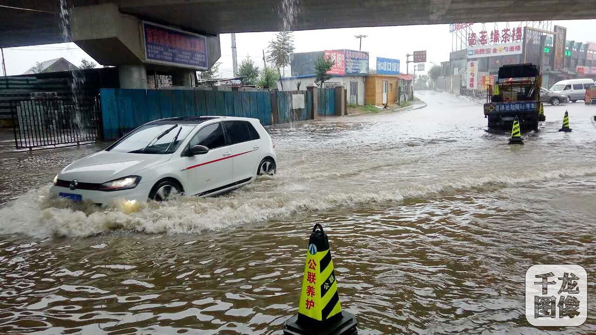 [北京防汛一线]石景山区爱玛裕立交桥的排水4