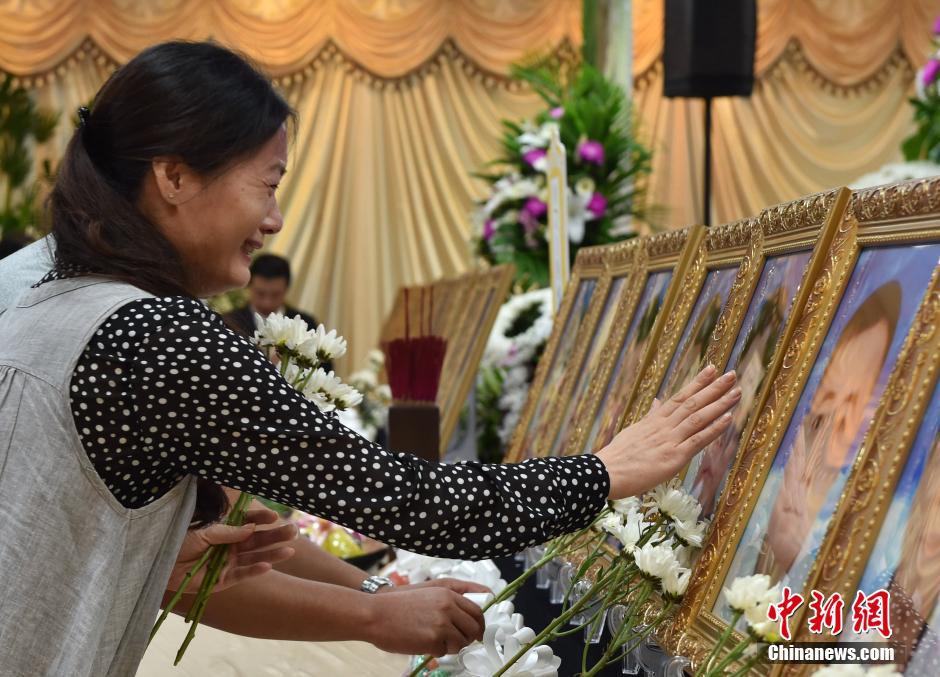 台湾“7·19”事故罹难者家属抵台 灵堂献花寄哀思