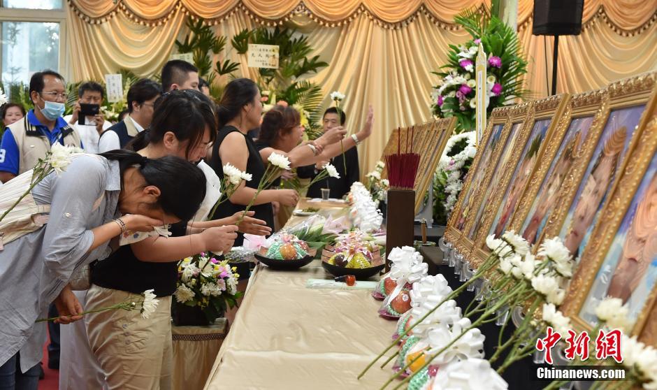 台湾“7·19”事故罹难者家属抵台 灵堂献花寄哀思