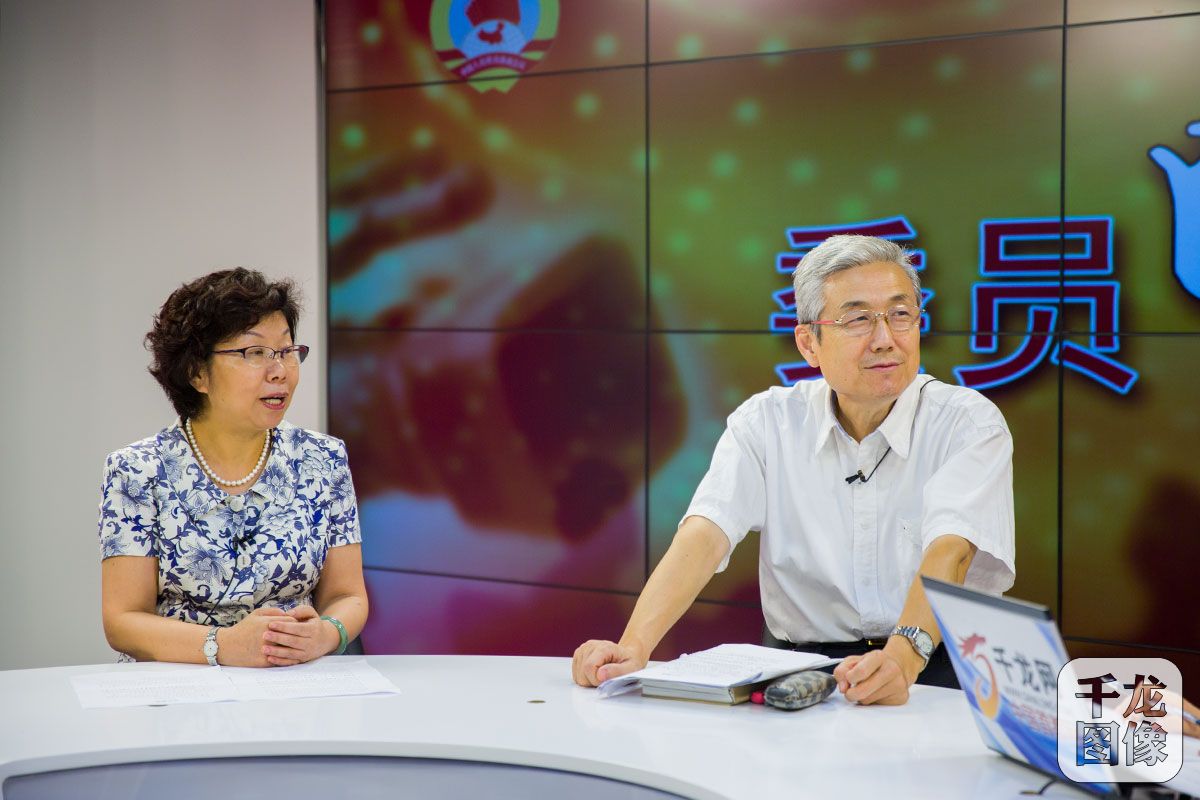 北京市政协委员做客千龙网，参加委员听民意系列访谈