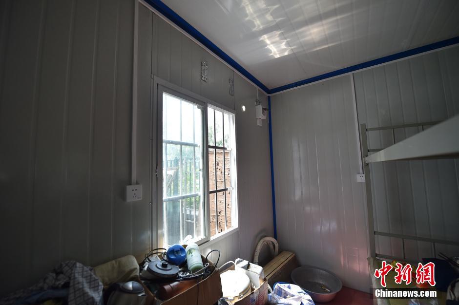 北京集装箱“柜族”工人搬离 柜房或将拆除