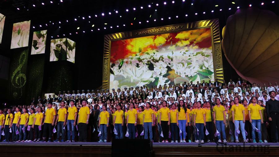 千人合唱《茉莉花》拉开第十三届中国国际合唱节开幕式序曲 千龙网记者 张静摄