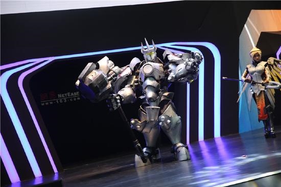 CJ 2016暴雪《守望先锋》COS：DVA女神诱惑登场