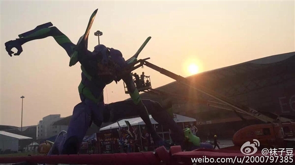 ChinaJoy现场：世界最大EVA初号机站起来了！