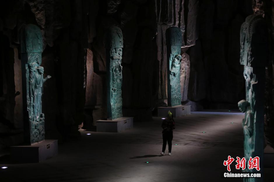 南京“达摩古洞”开放 百尊雕像壮观现胜景