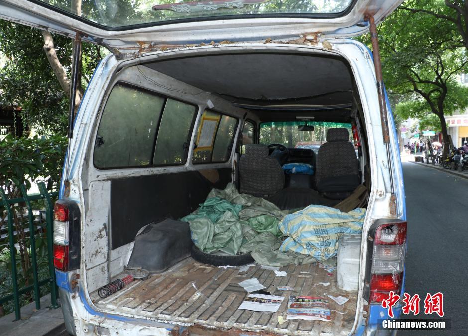 浙江杭州清理146辆“僵尸车” 美化市容