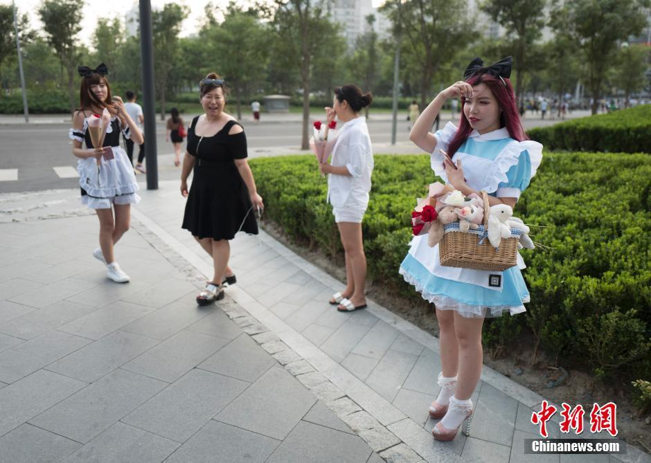中国情人节“七夕”中的人们