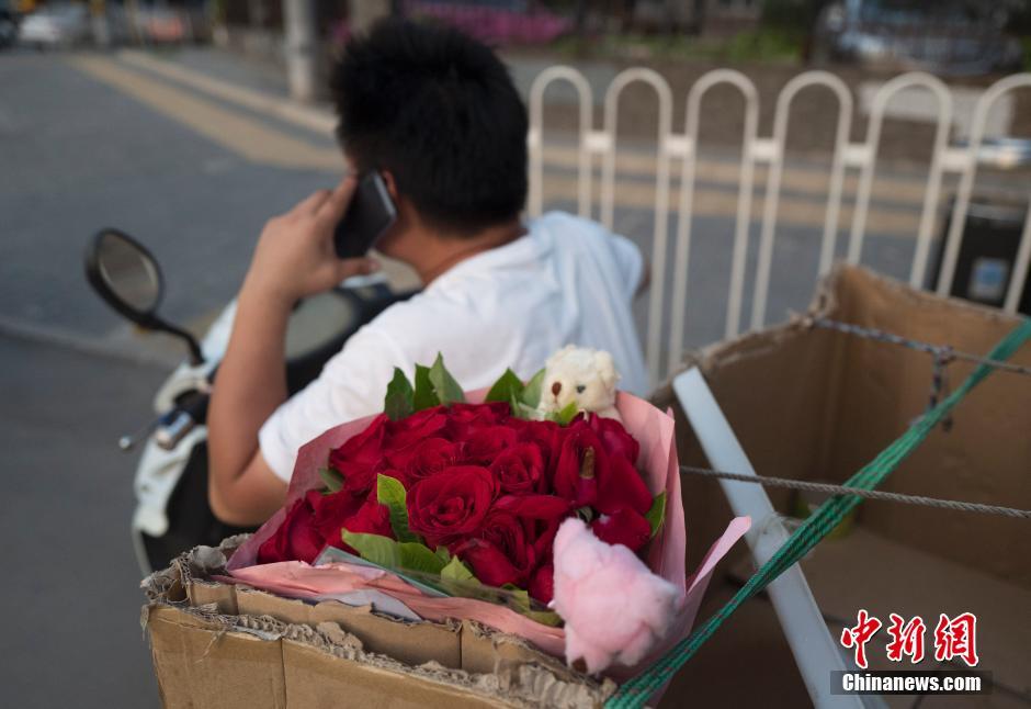 中国情人节“七夕”中的人们