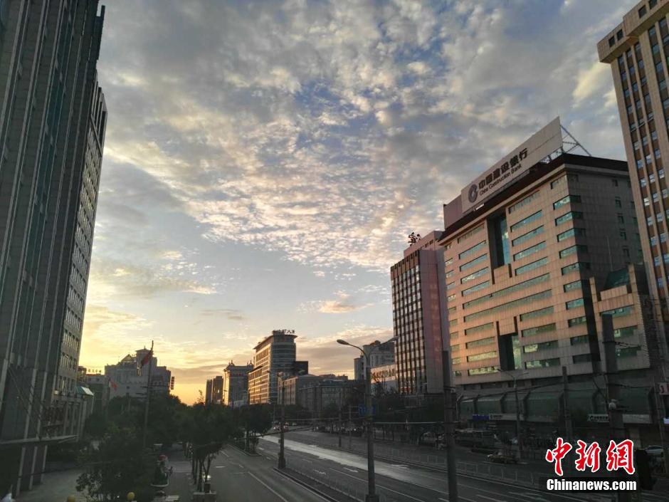 北京清晨现美丽朝霞