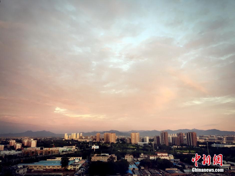 北京清晨现美丽朝霞