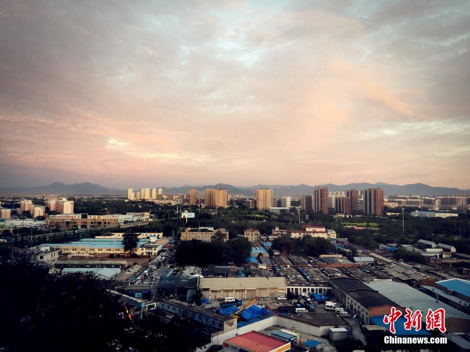 北京清晨现美丽朝霞