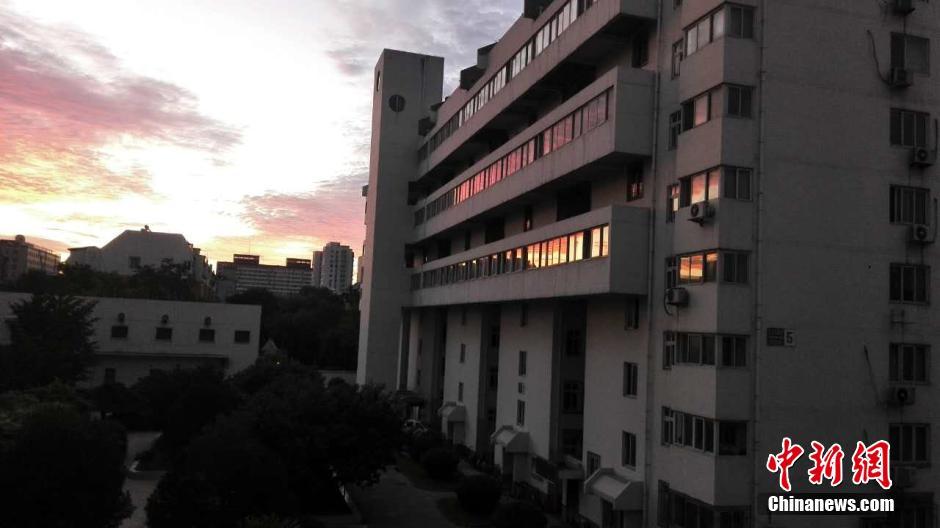 北京清晨现美丽朝霞