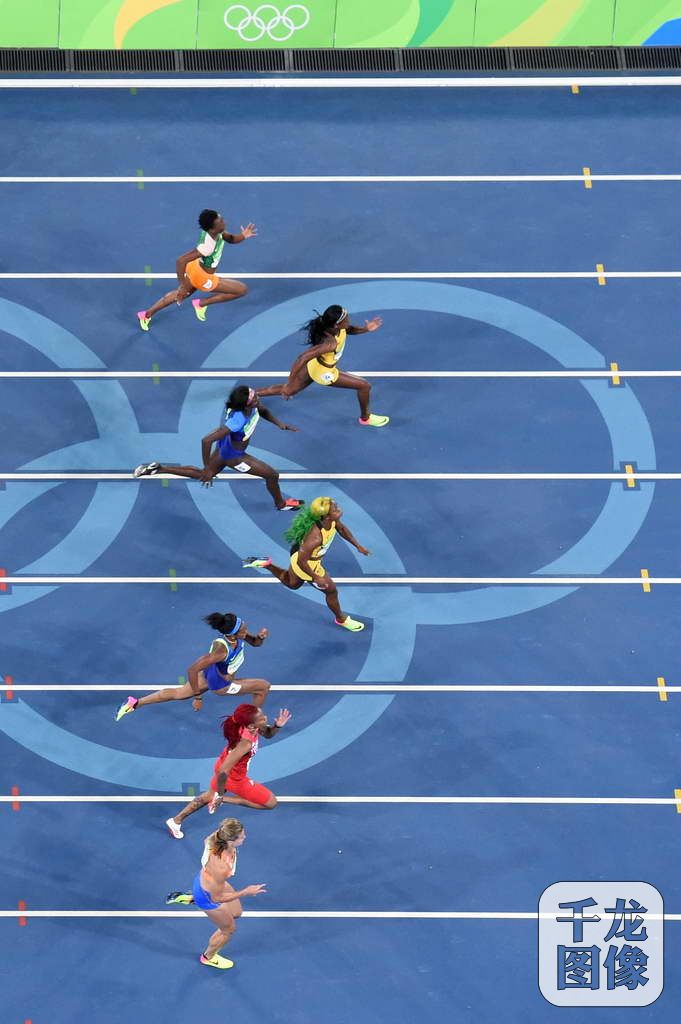 2016年8月13日，巴西里约热内卢，2016里约奥运会女子100米决赛，牙买加选手汤普森夺冠，弗雷泽第三。千龙网发