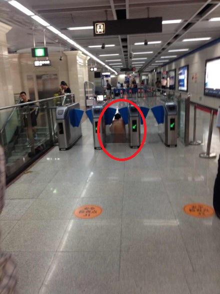 点击图片进入下一页