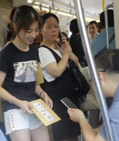 地铁膏药姐走红：探索地铁膏药姐的走红背后