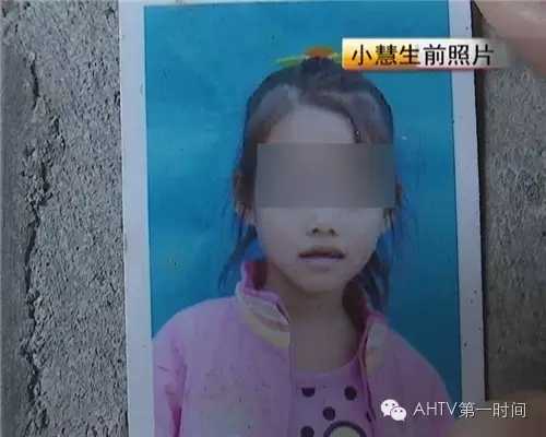 图为小惠生前照片。